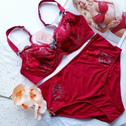 

	Красный комплект Беттина
	
 Качественное белье — Беттина Флоранж